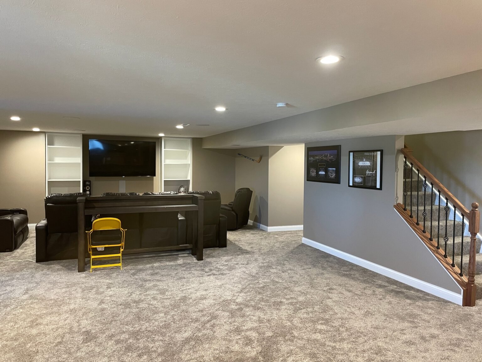 1-carpeted-staircase-and-entertaiment-room